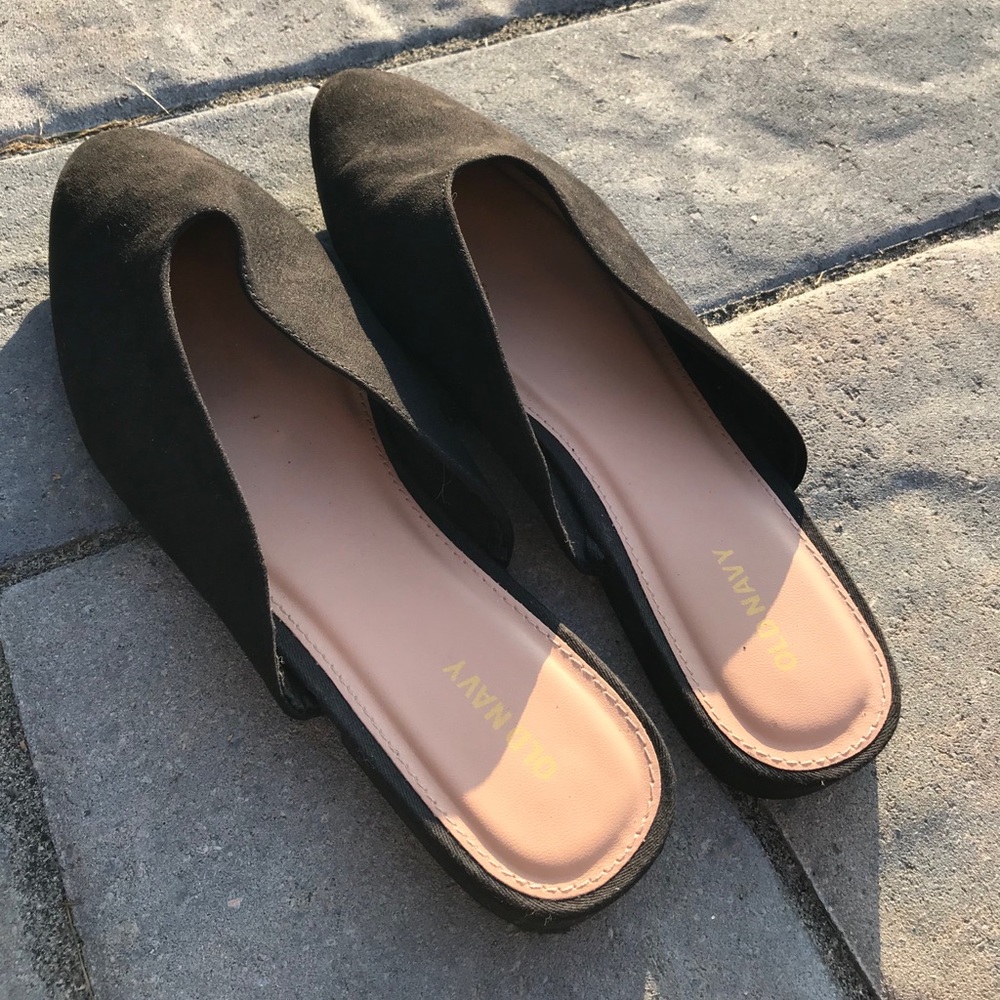 Black suede pointed toe mules